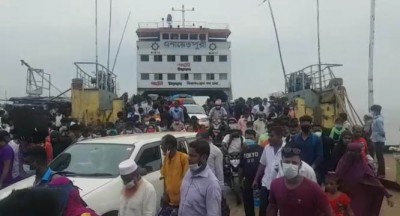 শিমুলিয়ায় ঢাকামুখী যাত্রীর উপচে পড়া ভিড়